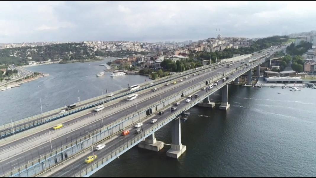 Haliç Köprüsü'nde asfalt yenileme çalışması başladı; trafik yoğunluğu oluştu 16